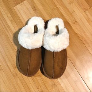 New Baretraps Teegan Clog Slippers